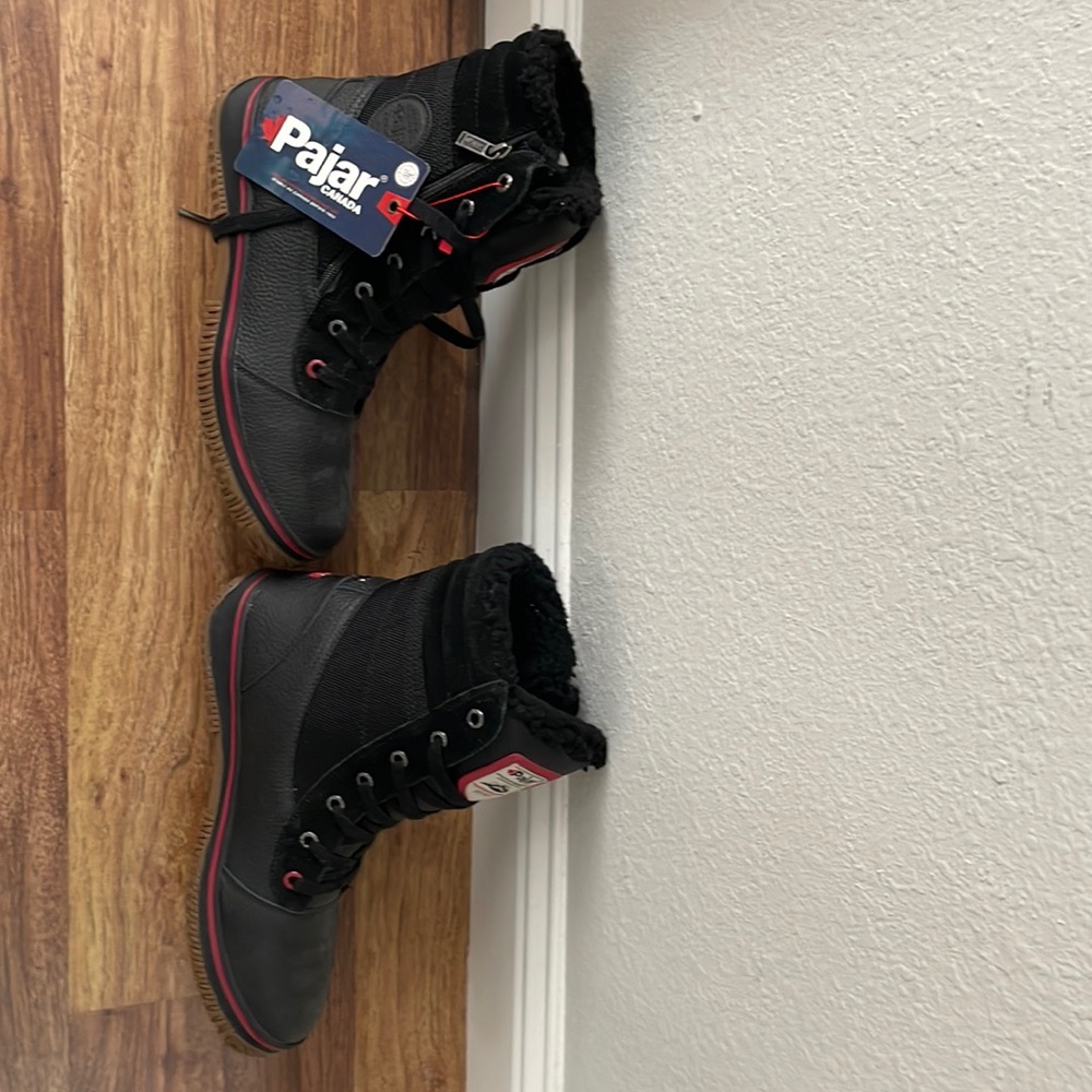 Pajar Men’s boots new with Tag